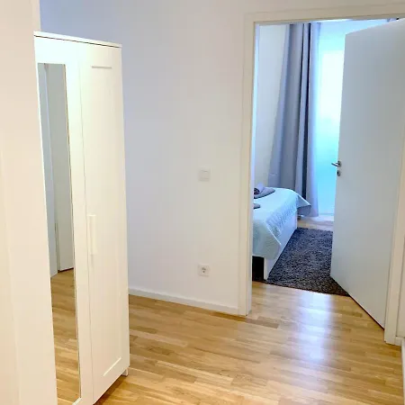 Apartment Moderne Mit Bodentiefer Dusche, Waschmaschine Und Kueche - 