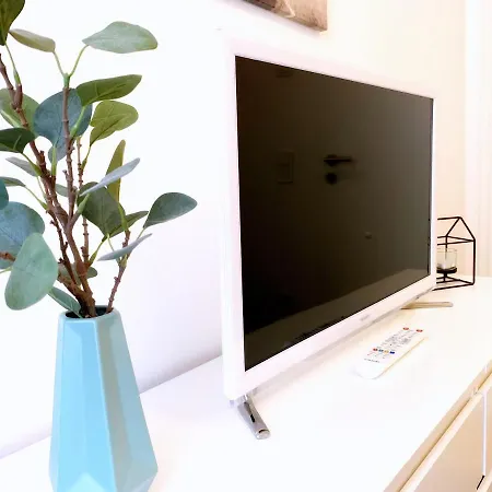 Apartment Moderne Mit Bodentiefer Dusche, Waschmaschine Und Kueche - 