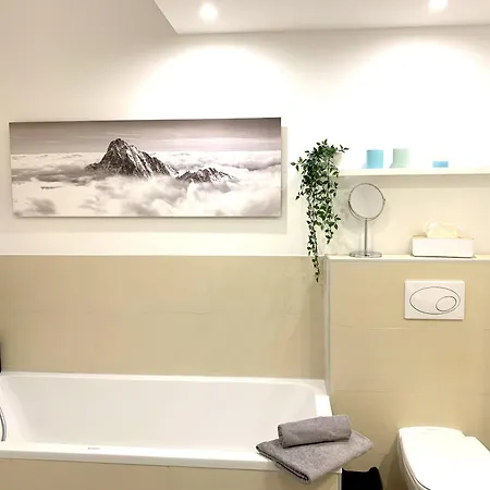Apartment Moderne Mit Bodentiefer Dusche, Waschmaschine Und Kueche - 